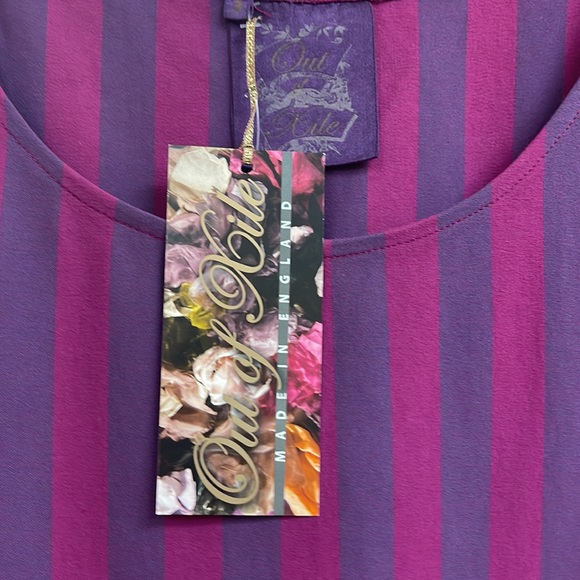 Out of Xile Tunic Dress in Fuchsia. Made in England. - Picture 5 of 9